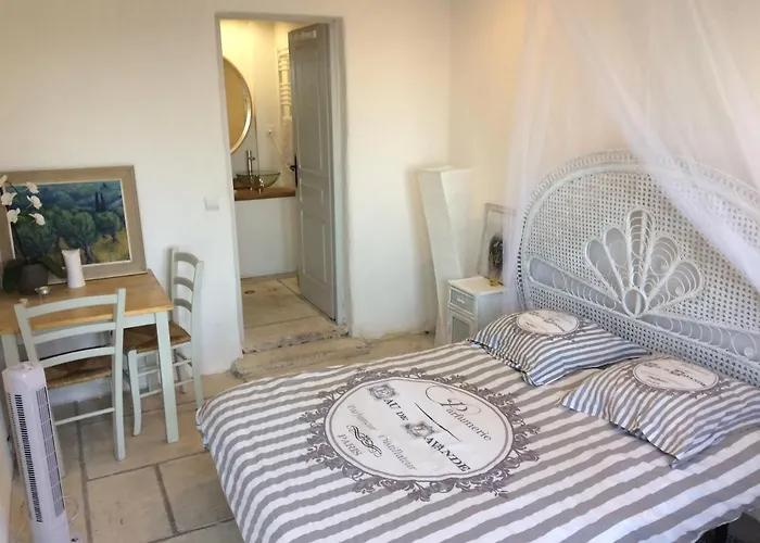 Auberge De La Croix Du Pape