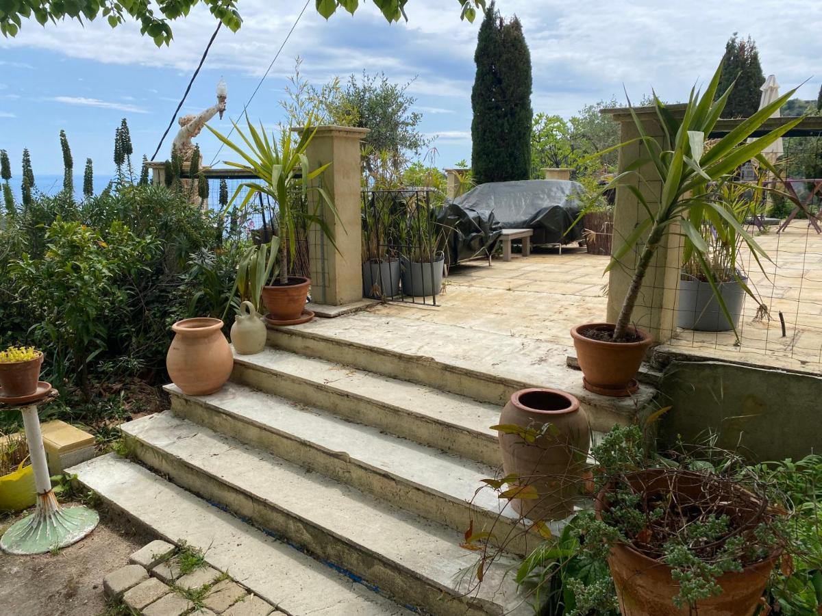 De La Croix Du Pape Guest house